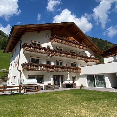 Garni B&B Schenk Selva di Val Gardena Bagian luar foto