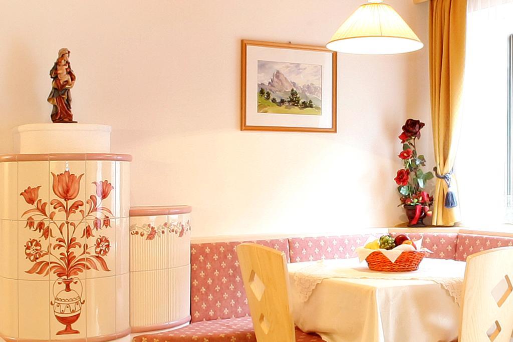 Garni B&B Schenk Selva di Val Gardena Ruang foto