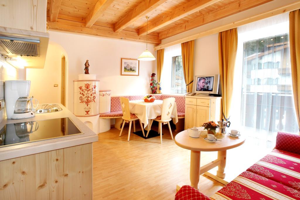 Garni B&B Schenk Selva di Val Gardena Bagian luar foto