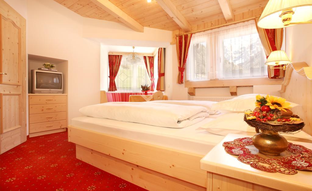 Garni B&B Schenk Selva di Val Gardena Ruang foto