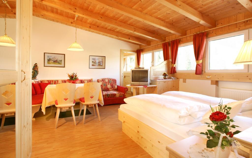 Garni B&B Schenk Selva di Val Gardena Ruang foto
