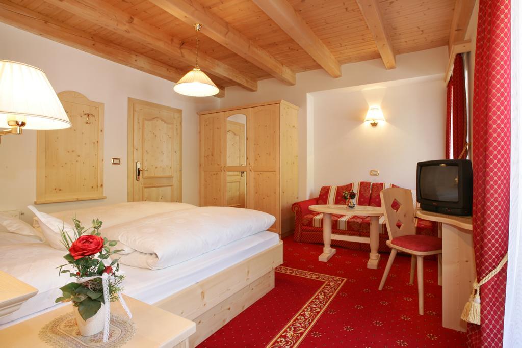 Garni B&B Schenk Selva di Val Gardena Ruang foto