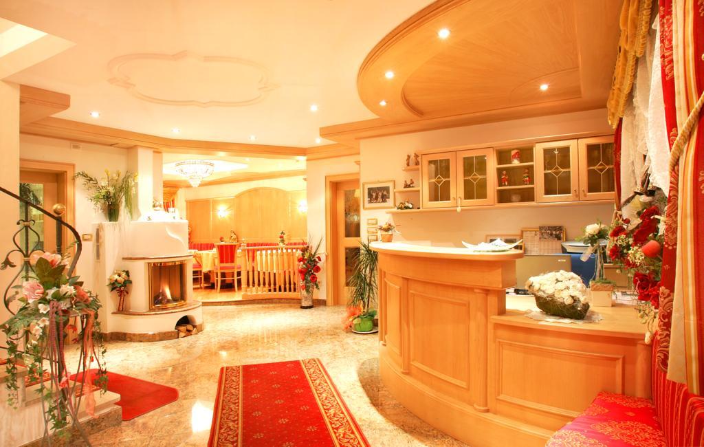 Garni B&B Schenk Selva di Val Gardena Ruang foto
