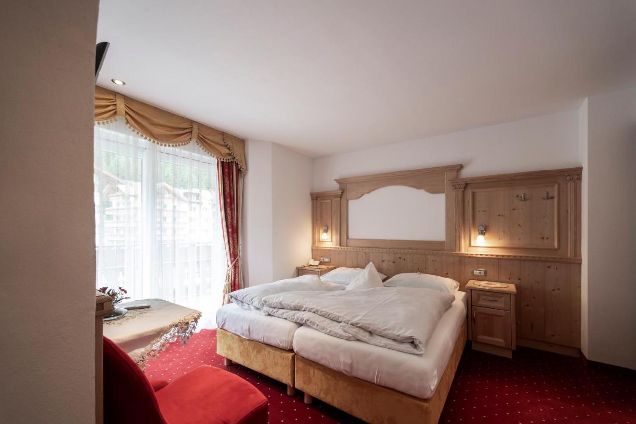 Garni B&B Schenk Selva di Val Gardena Bagian luar foto
